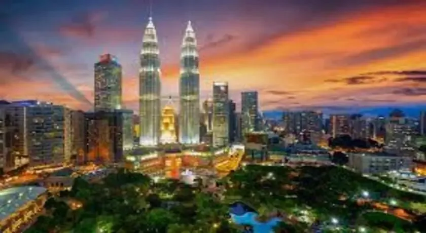 Private Tour Kuala Lumpur with Petronas Twin Towers Observation Deck & Batu Cave