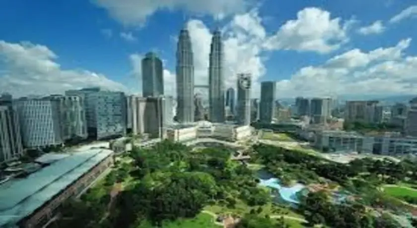 Private Tour Kuala Lumpur with Petronas Twin Towers Observation Deck & Batu Cave